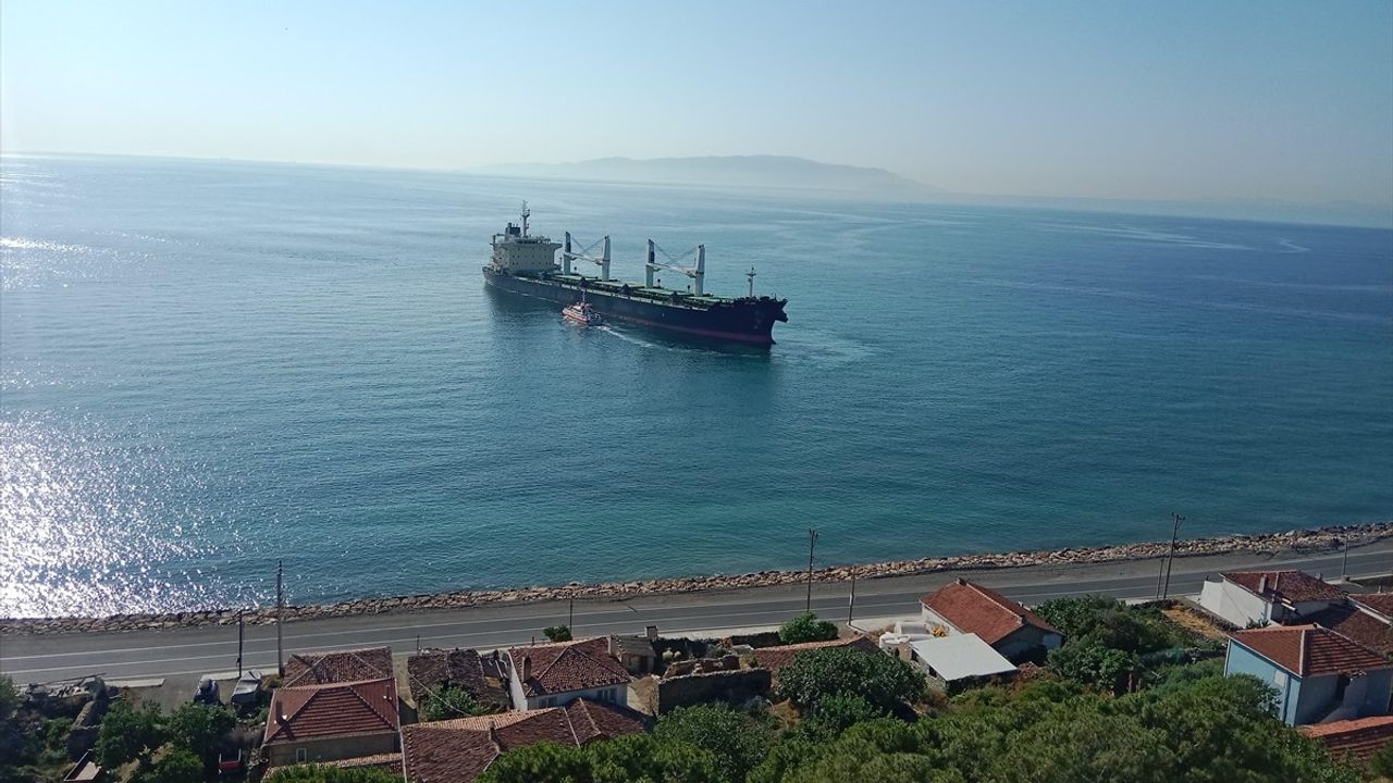 Tekirdağ'da Kuru Yük Gemisi Karaya Oturdu