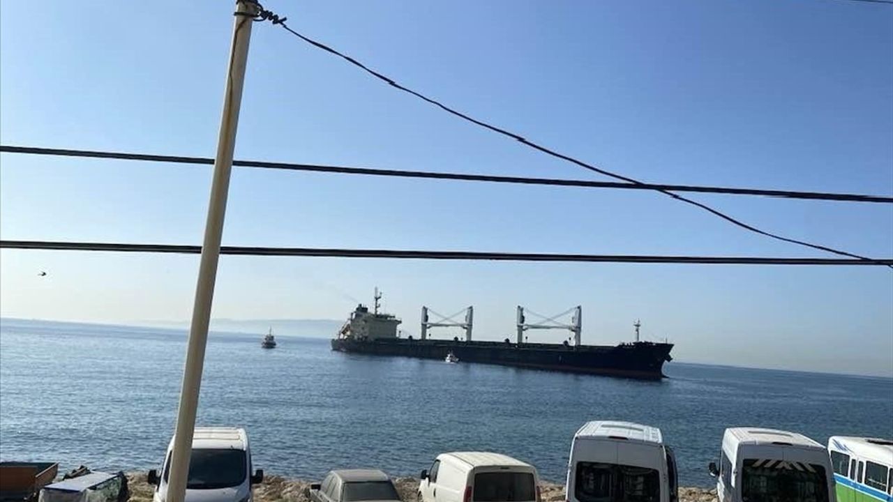 Tekirdağ'da Kuru Yük Gemisi Karaya Oturdu