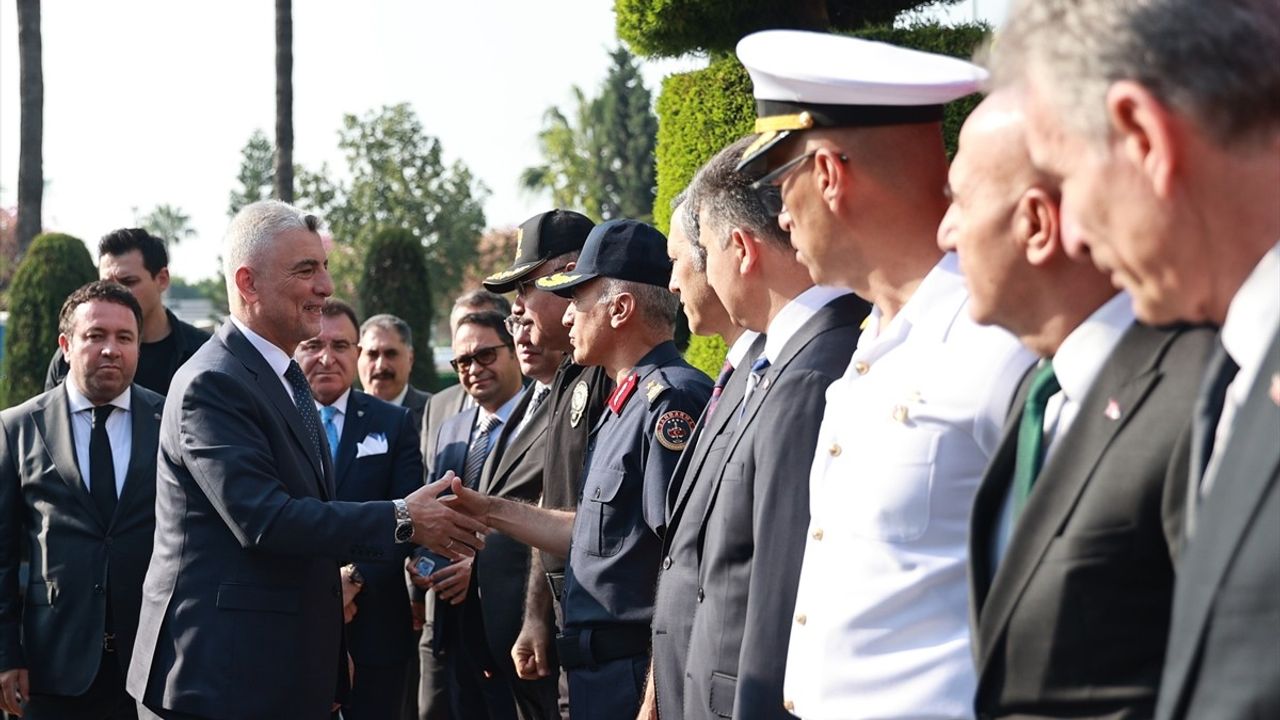 Ticaret Bakanı Ömer Bolat Mersin'de İzlenimlerde Bulundu