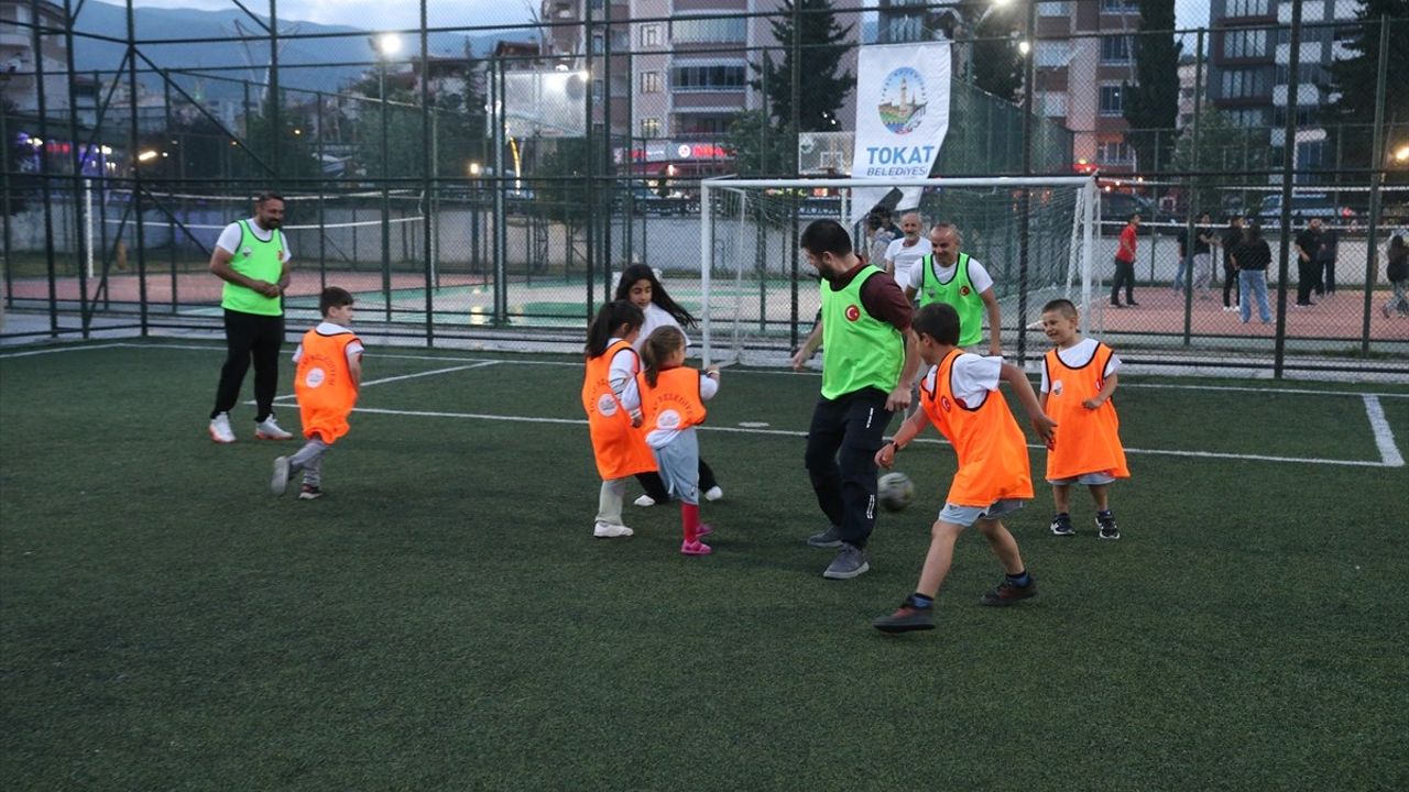 Tokat'ta Babalar Günü'nde Özel Gereksinimli Çocuklar ve Babaları Futbol Oynadı