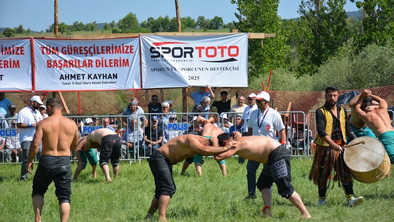 Tokat'ta Şehit Tümgeneral Aydoğan Aydın Karakucak Güreşleri Düzenlendi