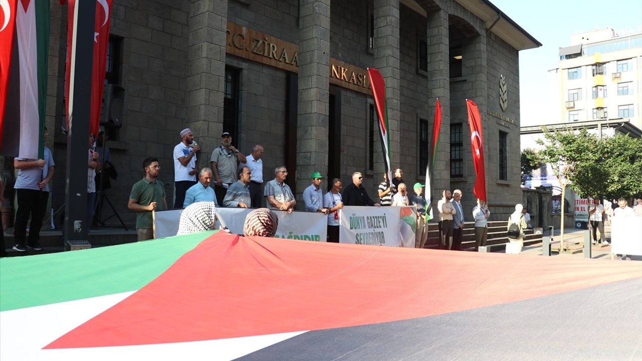 Trabzon'da Gazze İçin Yürüyüş Düzenlendi
