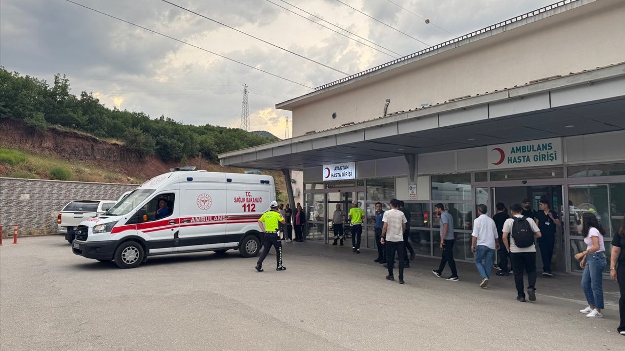 Tunceli'de Motosiklet Kazası: Polis Memuru ve Yaya Yaralı