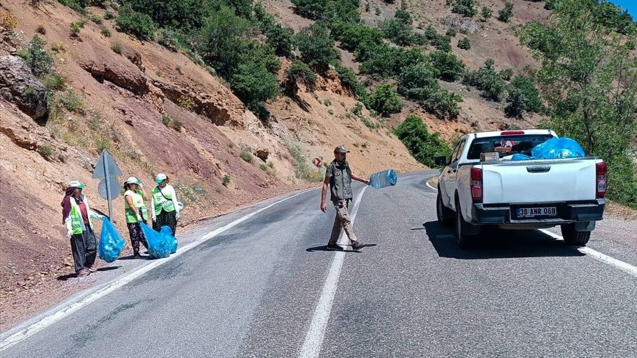 Tunceli'de Munzur Vadisi'nde Çöp Temizliği