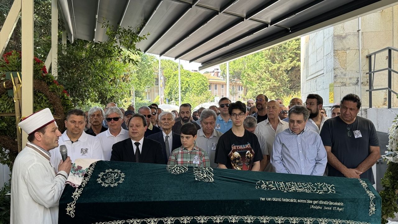 Türk Edebiyatının Önemli İsimlerinden Muazzez Akkaya Giray Son Yolculuğuna Uğurlandı