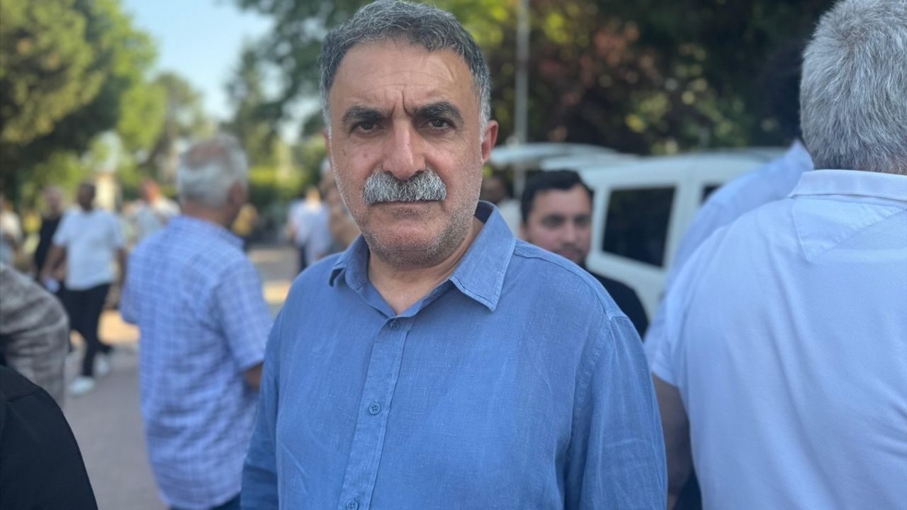 Türk Halk Müziğinin Usta Sanatçısı Mehmet Erenler Son Yolculuğuna Uğurlandı