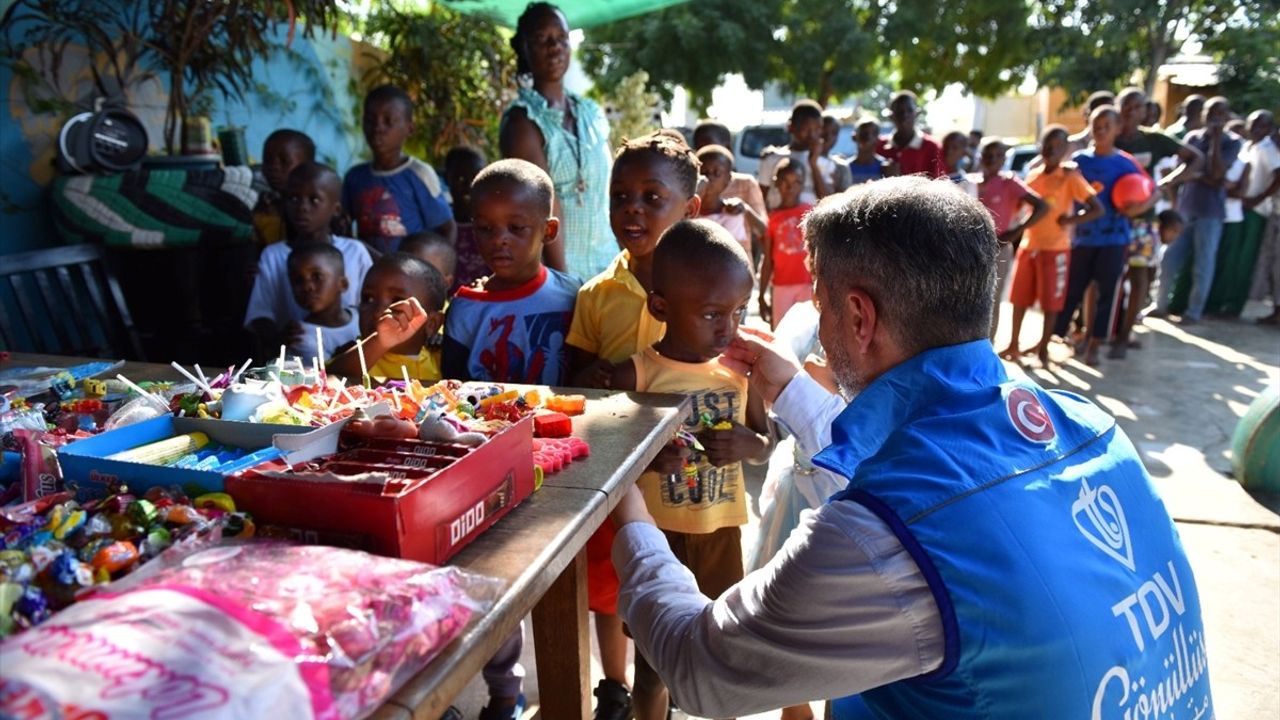 Türk Hayırseverler Mozambik'teki Yetimlere Ulaştı