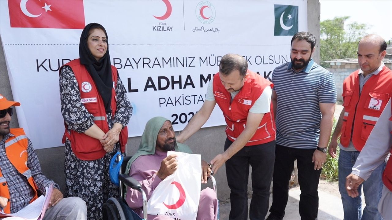 Türk Kızılay Pakistan'da Kurban Eti Dağıtımına İmza Attı
