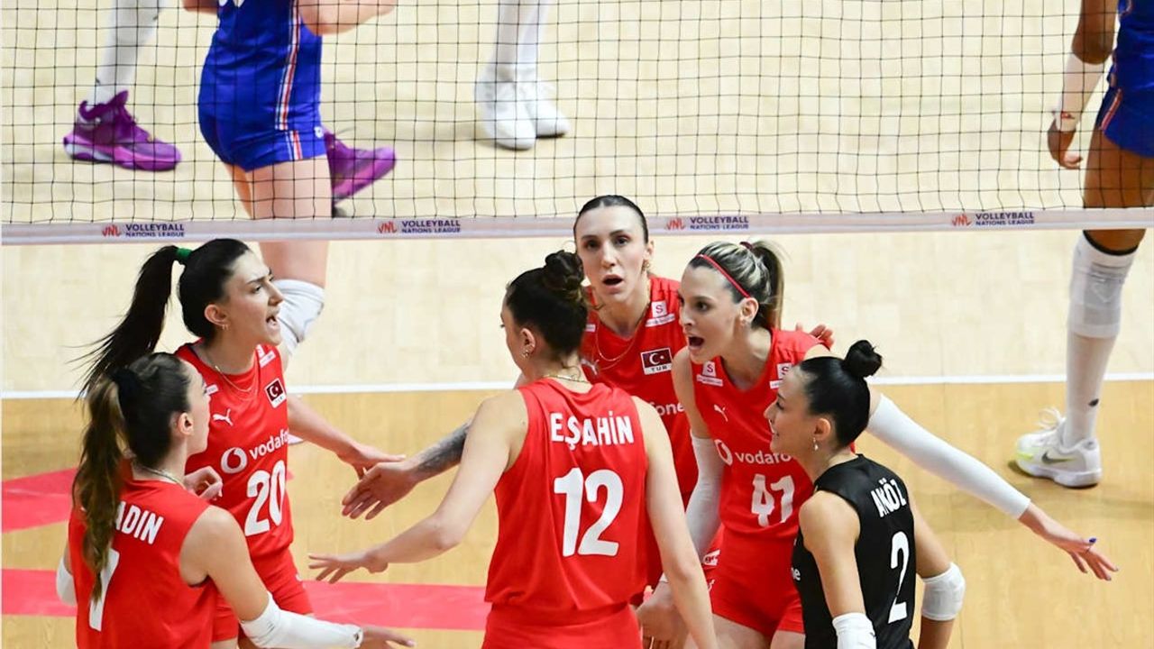 Türkiye A Milli Kadın Voleybol Takımı, Fransa'yı Mağlup Etti