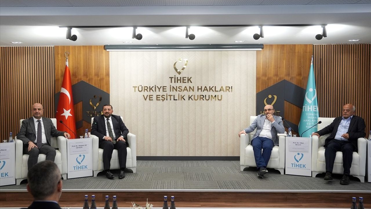 Türkiye'de Hak Temelli Anayasacılık Paneli Gerçekleştirildi