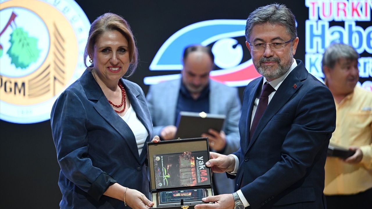 Türkiye'deki Orman Yangınlarını Anlatan 'yakMA' Kitabının Tanıtımı Yapıldı