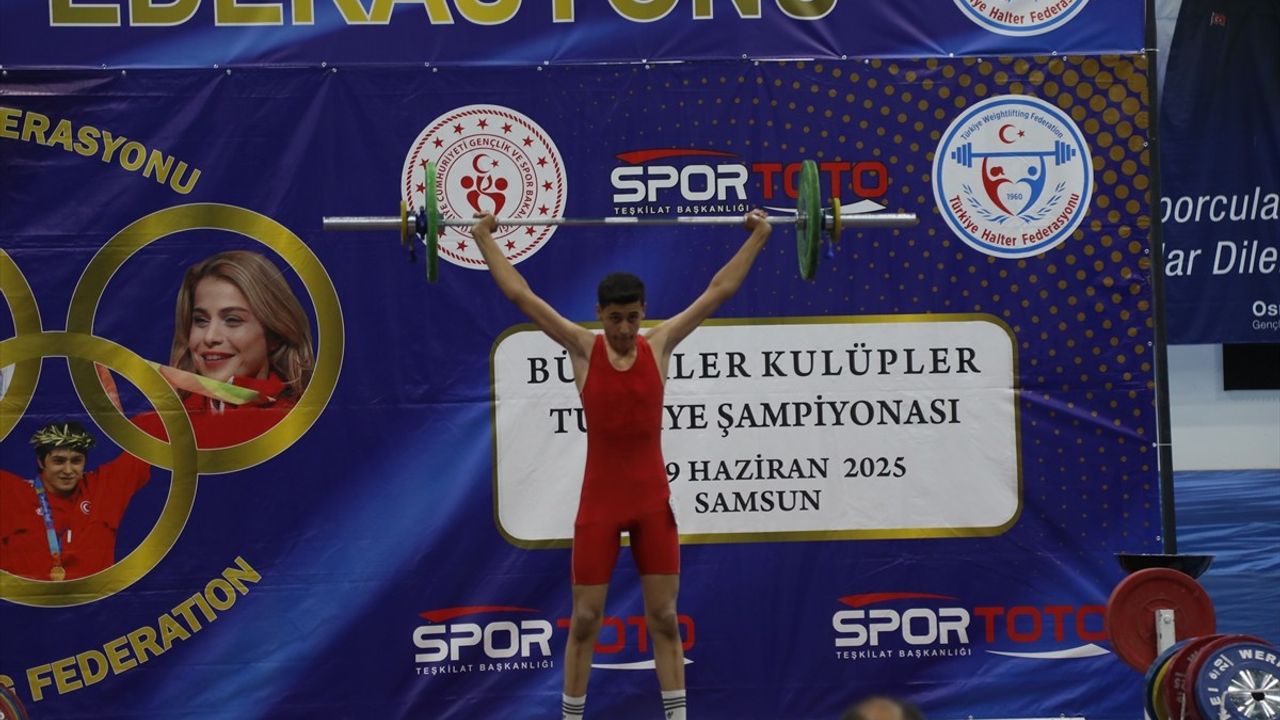 Türkiye Halter Şampiyonası Devam Ediyor