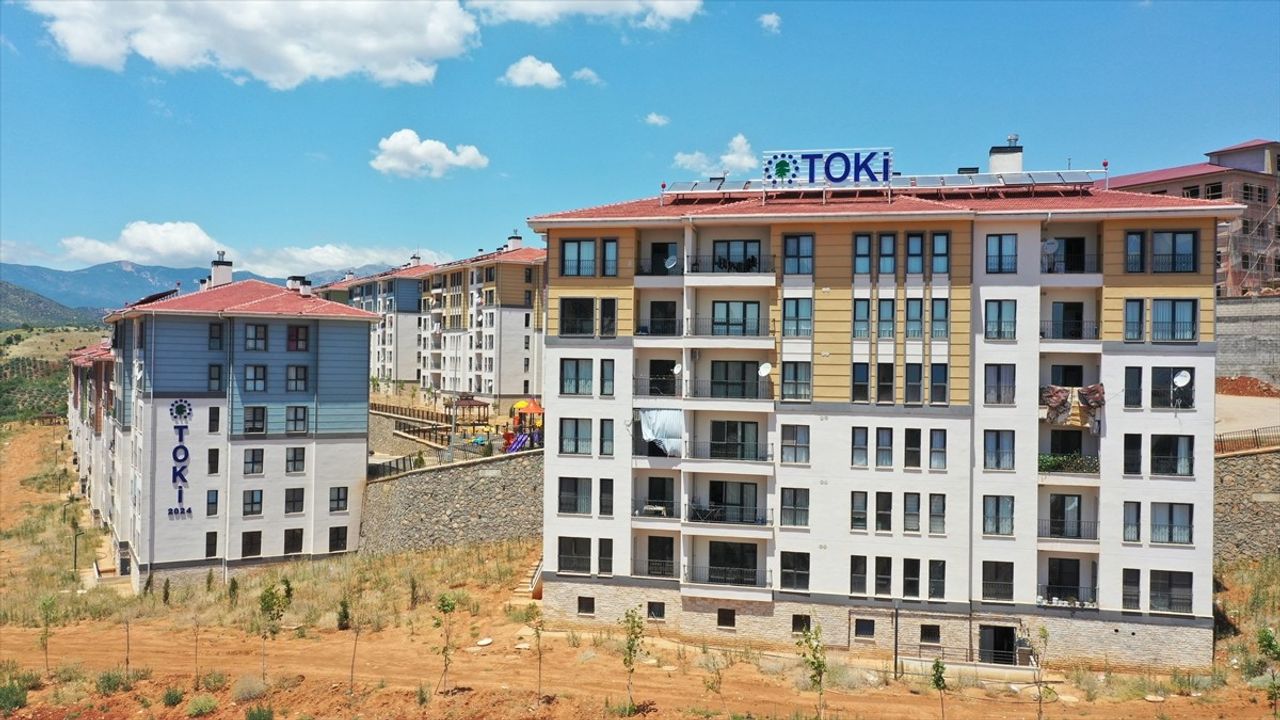 Türkoğlu'nda Depremzedelere Kalıcı Konut Teslimatı