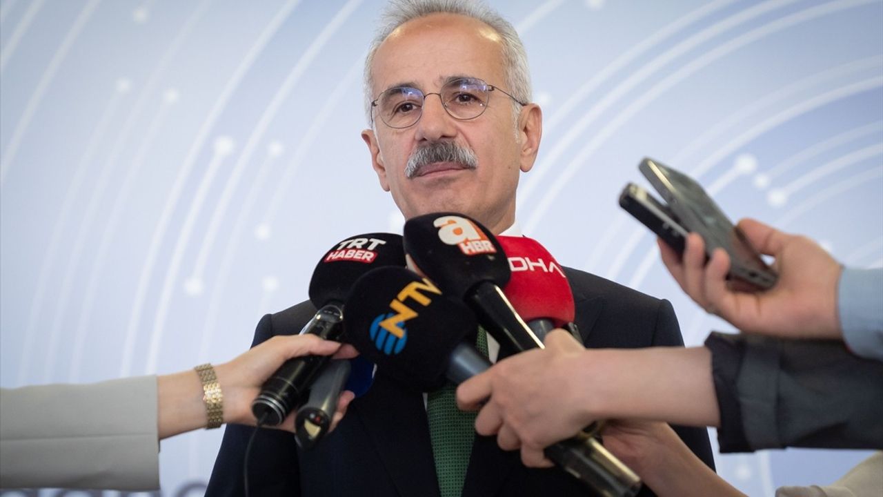 Ulaştırma Bakanı Uraloğlu'ndan Sivil Havacılığa Yönelik Açıklamalar