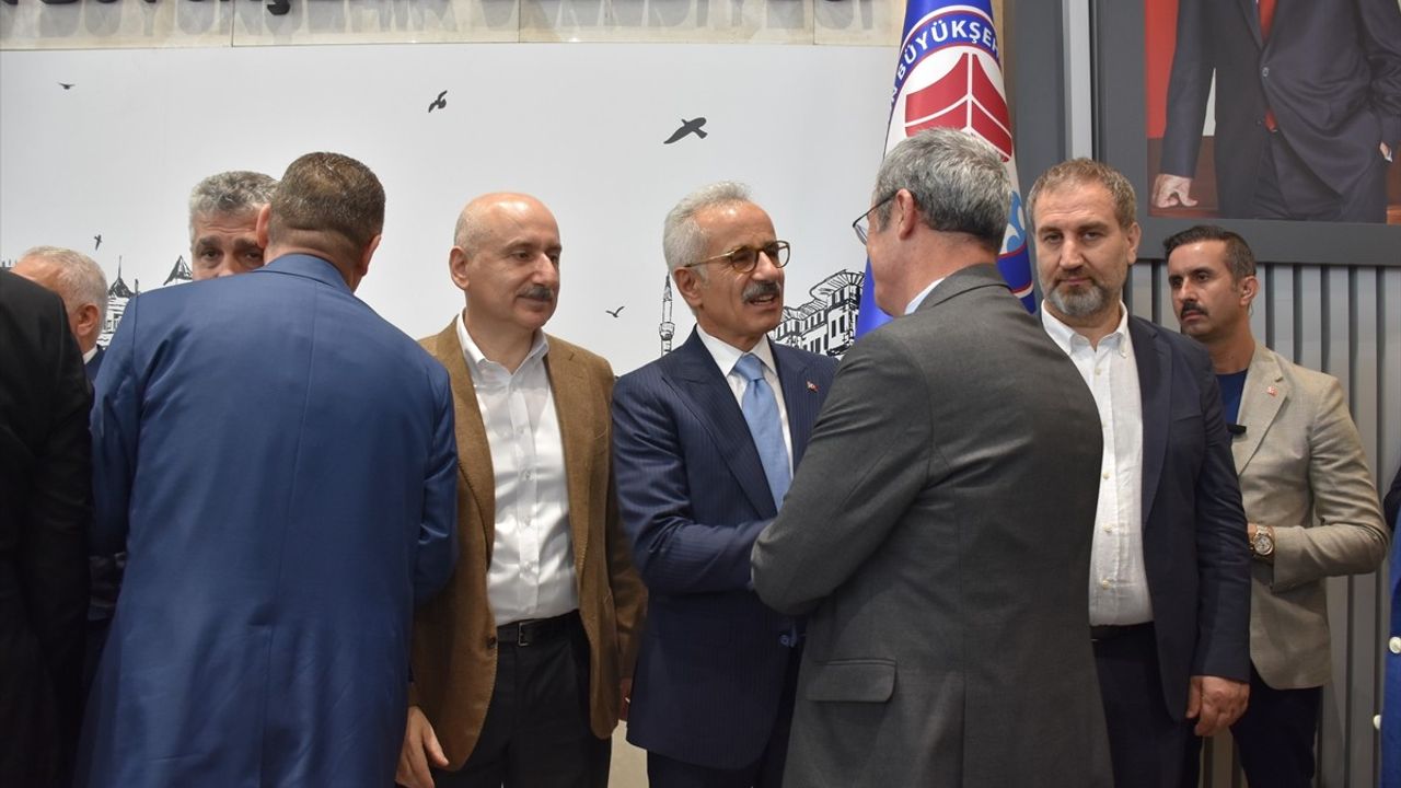 Ulaştırma Bakanı Uraloğlu Trabzon'da Bayramlaşma Törenine Katıldı