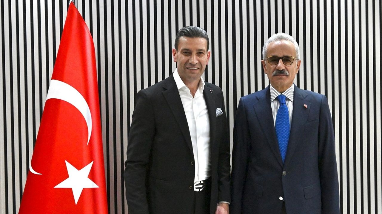Ulaştırma ve Altyapı Bakanı Uraloğlu Türkiye Boks Federasyonunu Ziyaret Etti