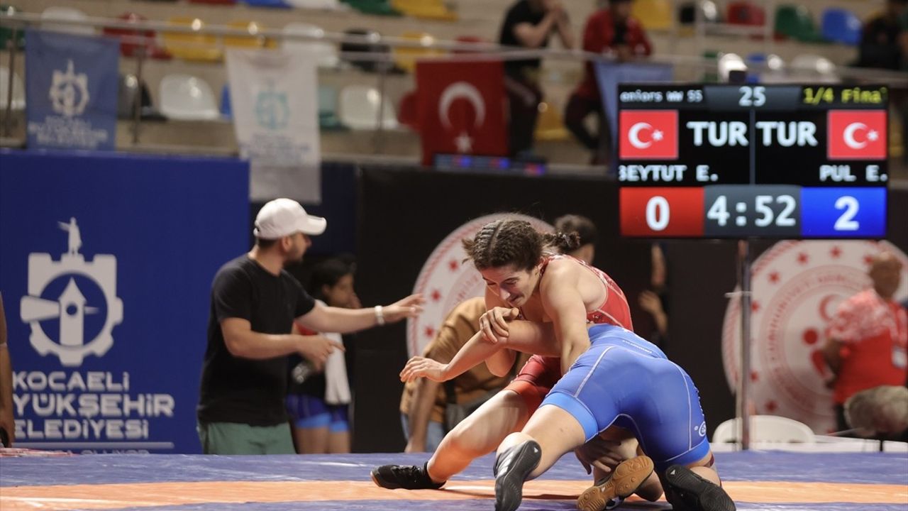 Uluslararası Güreş Turnuvası Başladı
