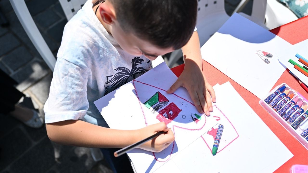 Uluslararası Posta Sanatı Sergisi Ayasofya'da Gazze'yi Anlattı