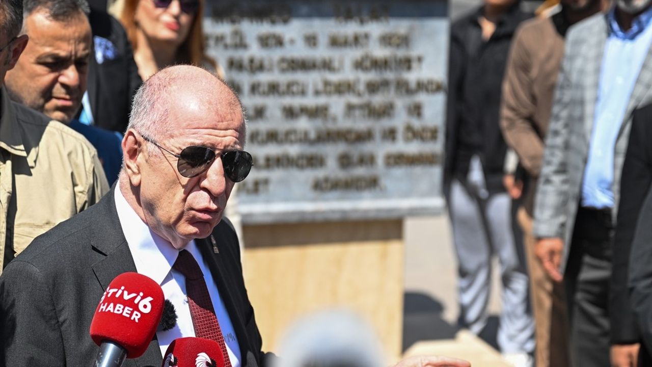 Ümit Özdağ'dan Talat Paşa Anıtı'na Ziyaret