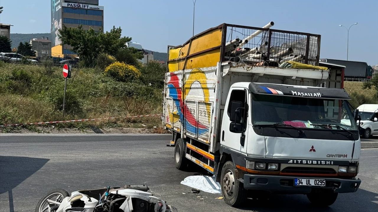 Ümraniye'de Motosiklet Kazası: Genç Sürücü Hayatını Kaybetti