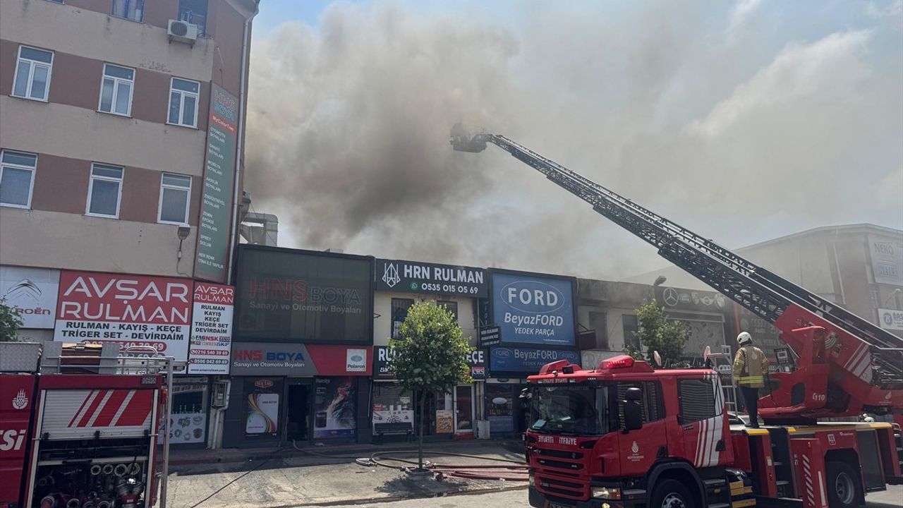 Ümraniye Oto Sanayi Sitesi'nde Yangın Çıktı