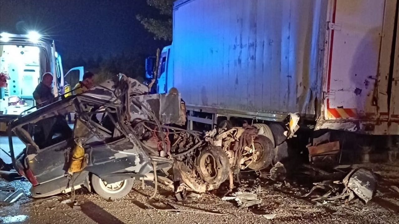 Uşak'ta Trajik Kaza: Kamyona Çarpan Sürücü Hayatını Kaybetti
