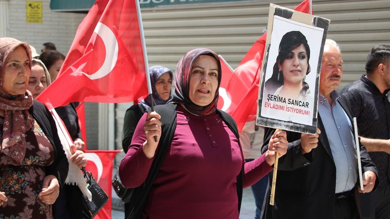 Van'da Aileler PKK'ya Karşı Eylemlerine Devam Ediyor