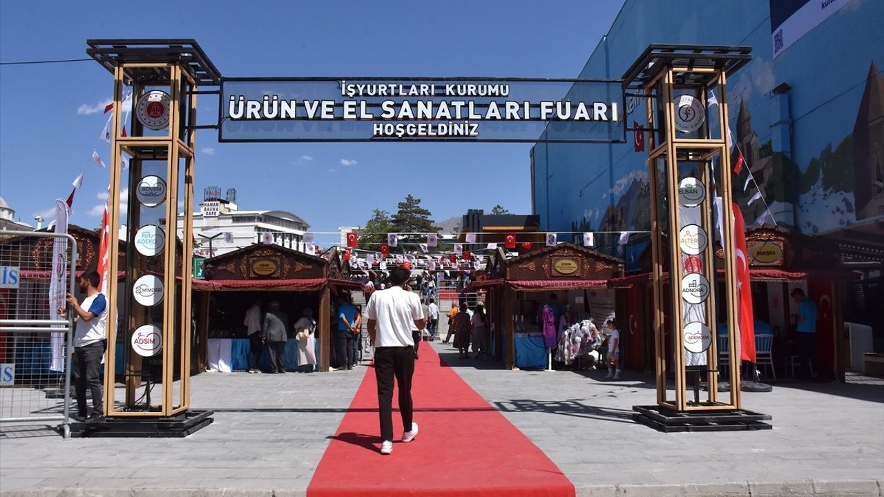 Van'da İşyurtları Ürün ve El Sanatları Fuarı Ziyaretçilerini Bekliyor