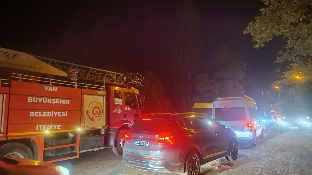 Van'da Müküs Çayı'na Düşen Genç Kız Hayatını Kaybetti