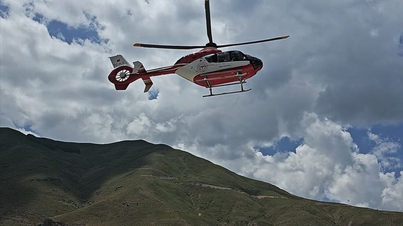 Van'da Solunum Sıkıntısı Çeken Hasta Helikopterle Taşındı