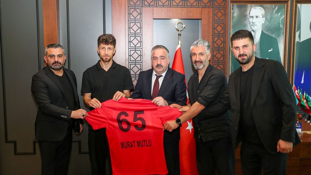 Van Emniyet Müdürü'nden Vanspor'a Anlamlı Hediye