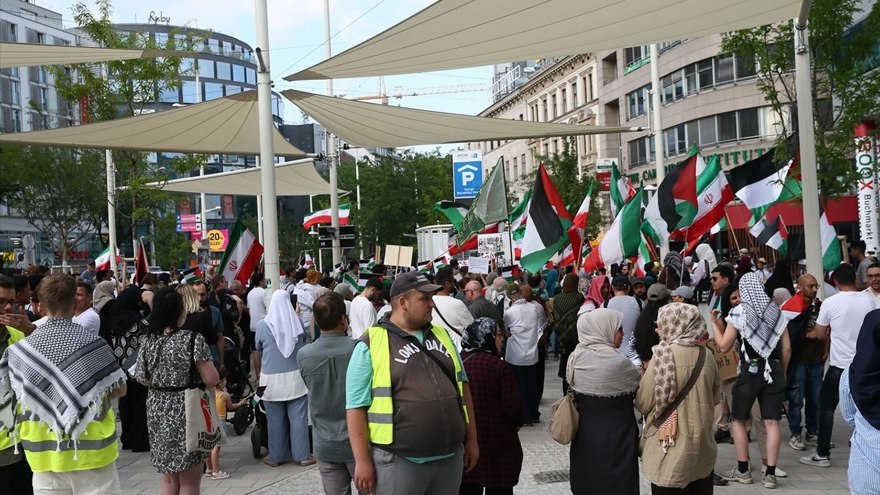 Viyana'da İsrail Saldırılarına Karşı Protesto