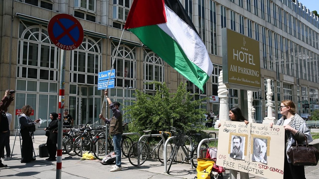 Viyana'da Siyonizm Karşıtı Protesto: Theodor Herzl Meydanı Gazze Oldu