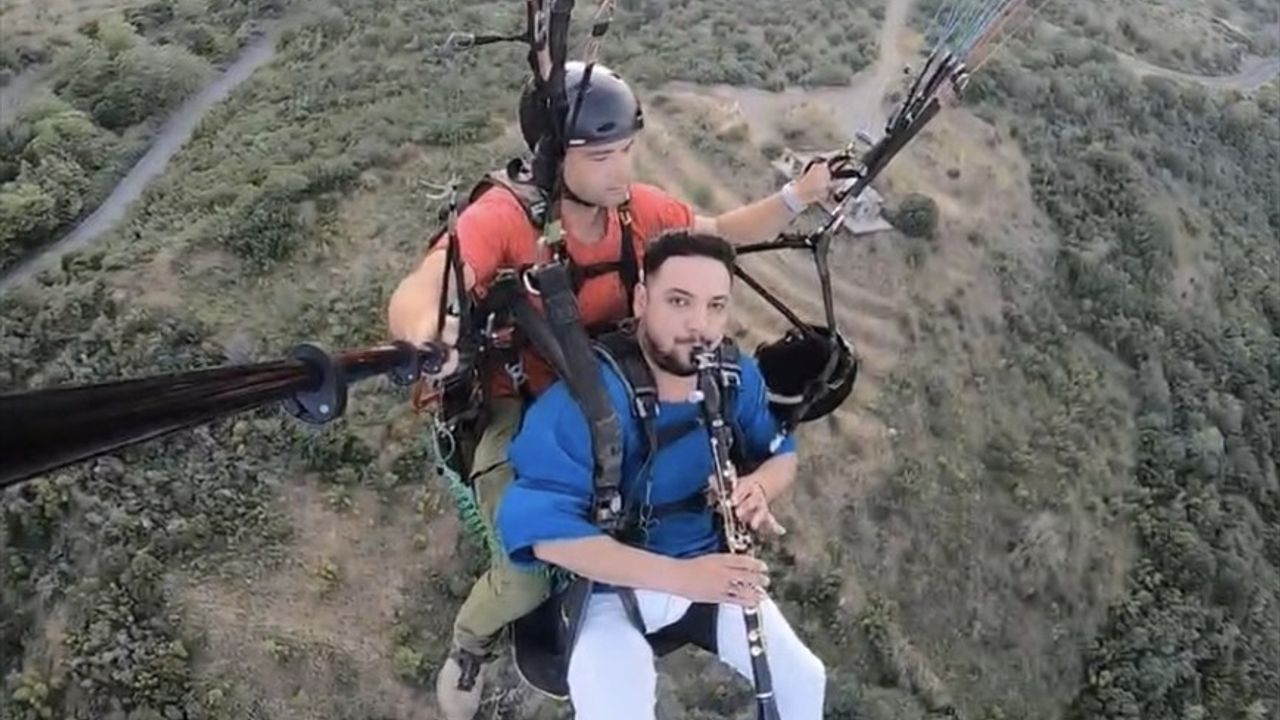 Yamaç Paraşütünde Klarnet Konseri