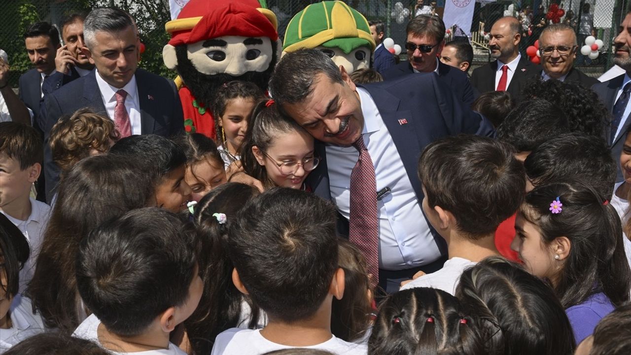 Yeni Eğitim Döneminde Forma Dönüşü: Milli Eğitim Bakanı Tekin Açıklamalarda Bulundu