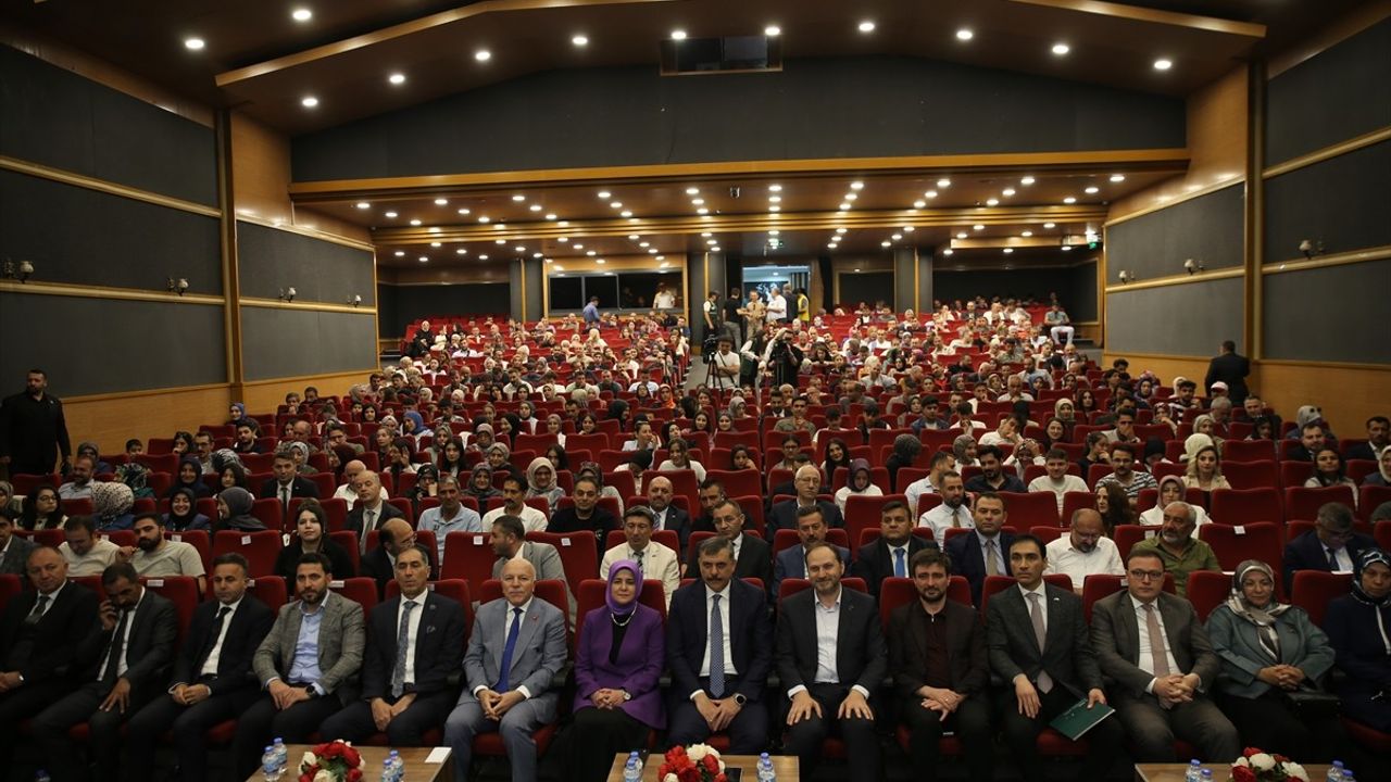 Yeşilay'dan Can Erzurum Projesiyle 6 Bin 500 Öğrenciye Ulaşım
