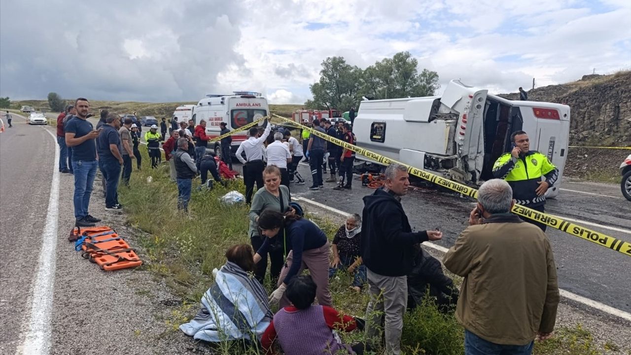 Yozgat'ta Midibüs Kazası: 2 Ölü, 15 Yaralı