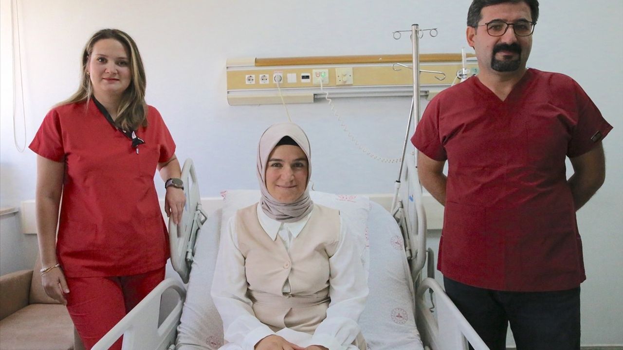 6 Saatlik Zorlu Ameliyatla Kanserli Tiroit ve Yanlış Yerleşim Sorunu Aşıldı