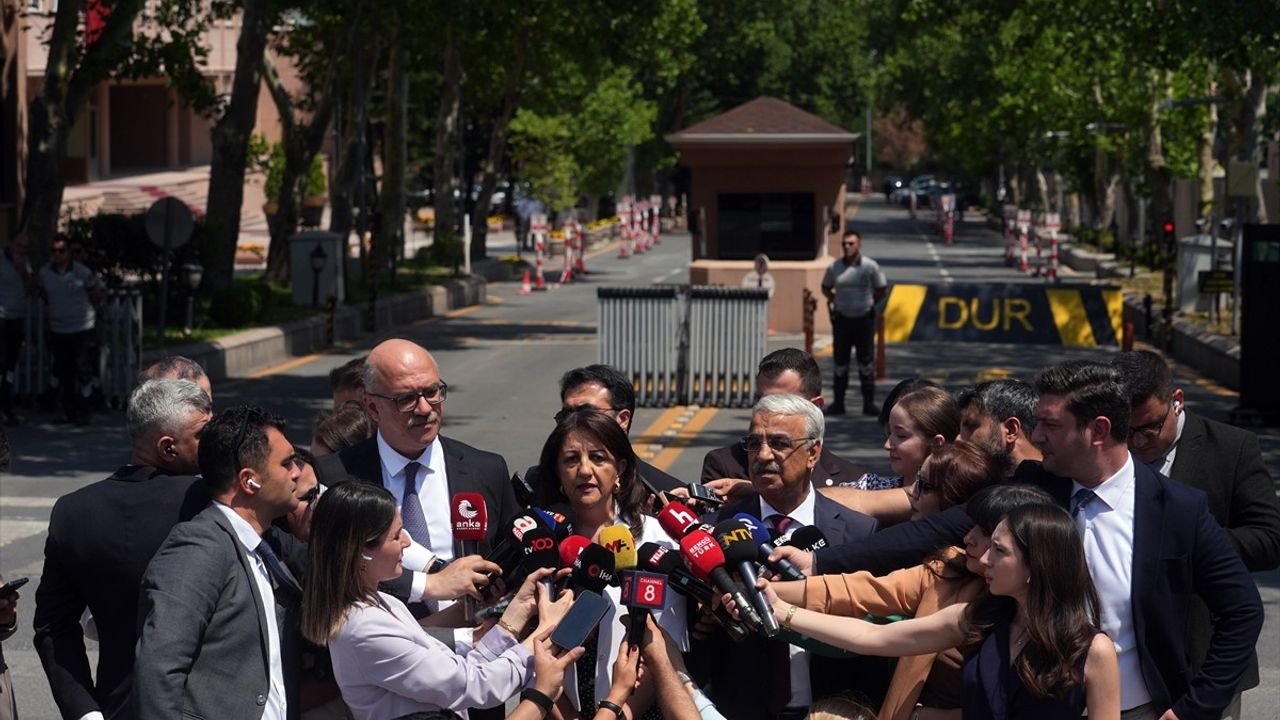 Adalet Bakanı Yılmaz Tunç, DEM Parti Heyetini Ağırladı
