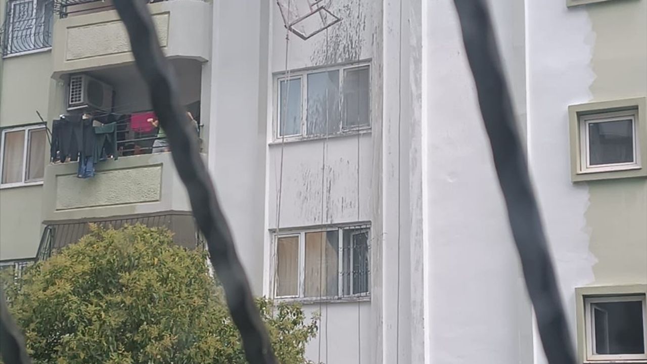 Adana'da Halatı Kopan İskelede Asılı Kalan İşçi Kurtarıldı