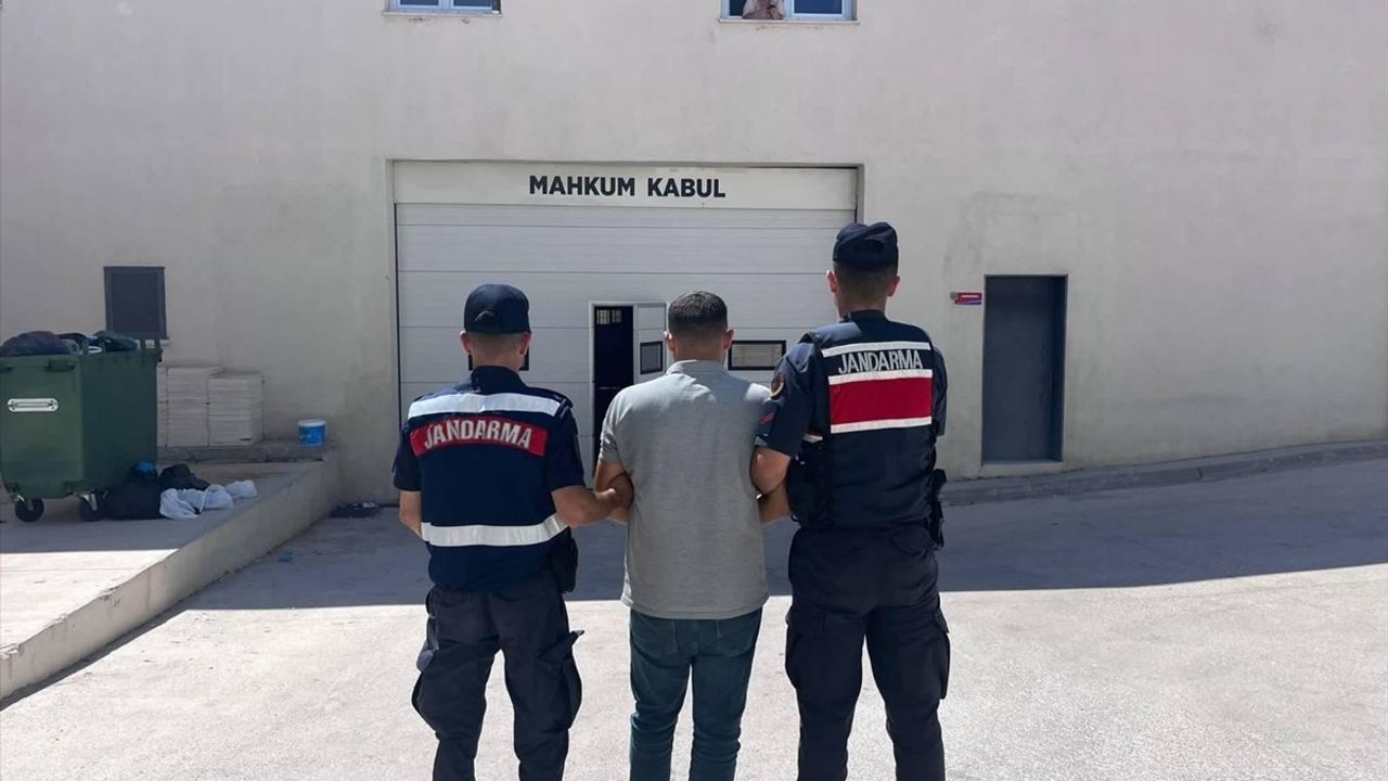 Adana'da Silah Kaçakçılığı Operasyonu: İki Zanlı Tutuklandı