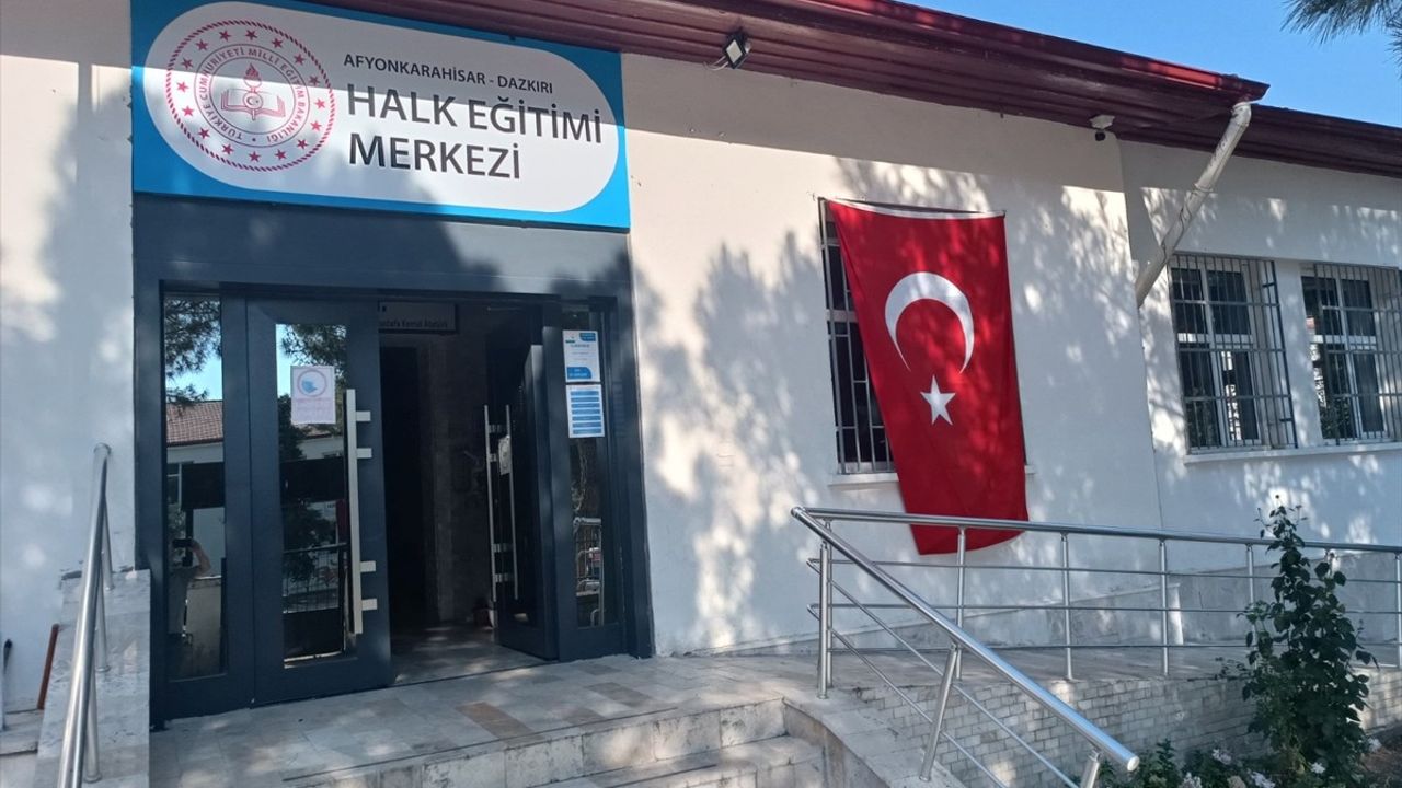 Afyonkarahisar'da 'Terörsüz Türkiye' İçin Bayrak Asımı