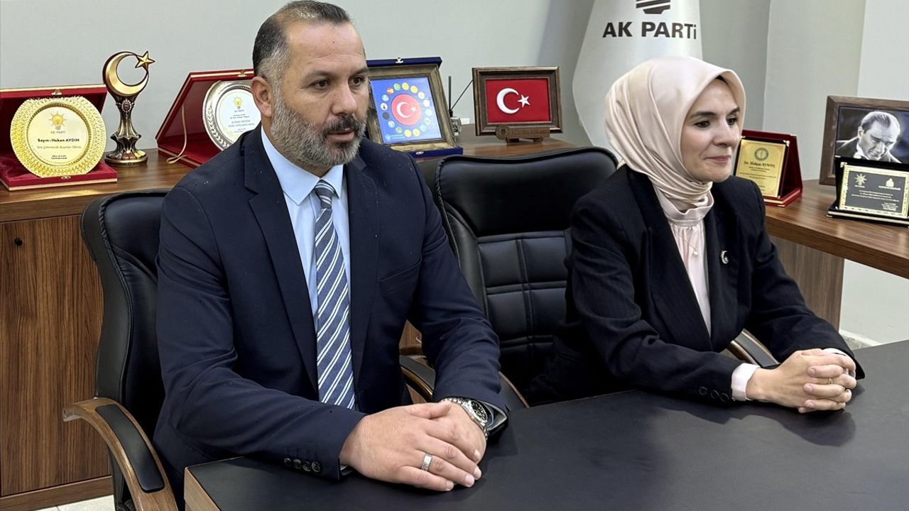 Aile ve Sosyal Hizmetler Bakanı Göktaş Ardahan'da Aşure Dağıttı