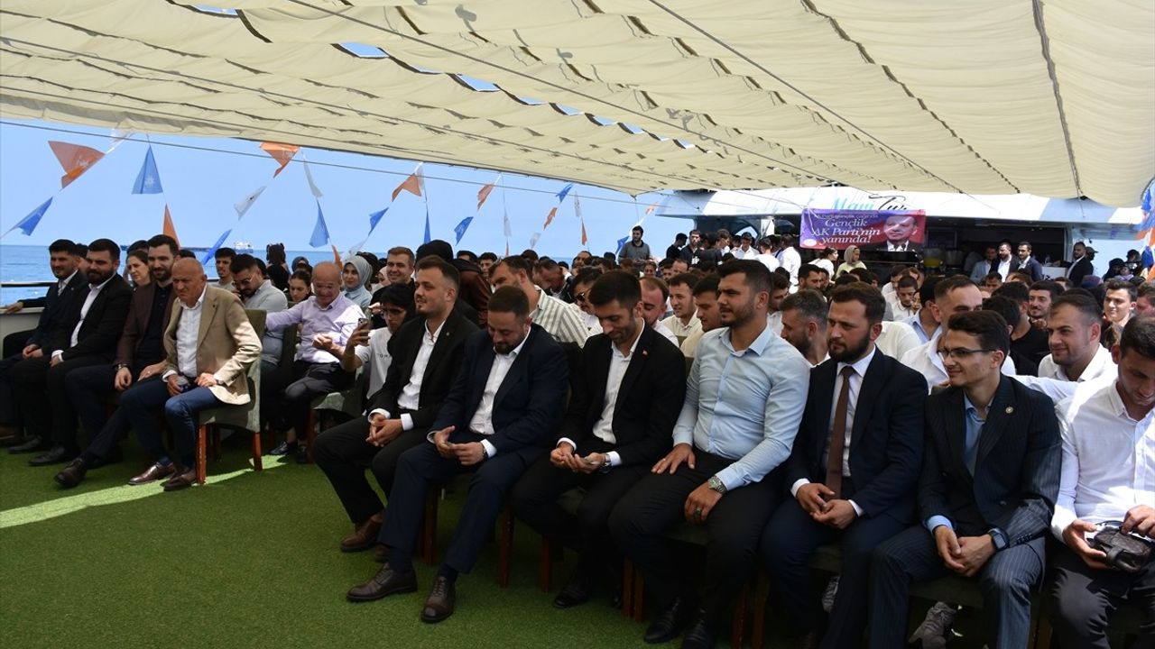 AK Parti Gençlik Kolları Genel Başkanı Yusuf İbiş Trabzon'da Gençliğin Gücünü Vurguladı