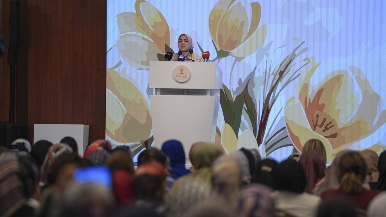AK Parti Kadın Kolları Liderlik Akademisi Kampı Tamamlandı