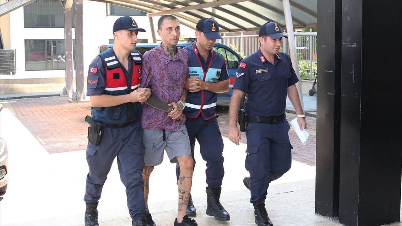 Alanya'da Bıçaklı Kavga: İki Rus Vatandaşı Tutuklandı