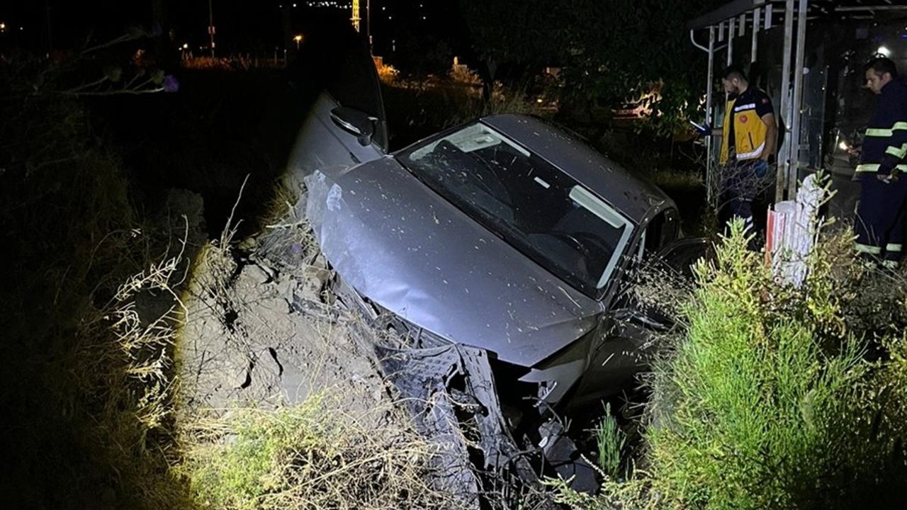 Amasya'da Su Kanalına Düşen Araçta 4 Yaralı