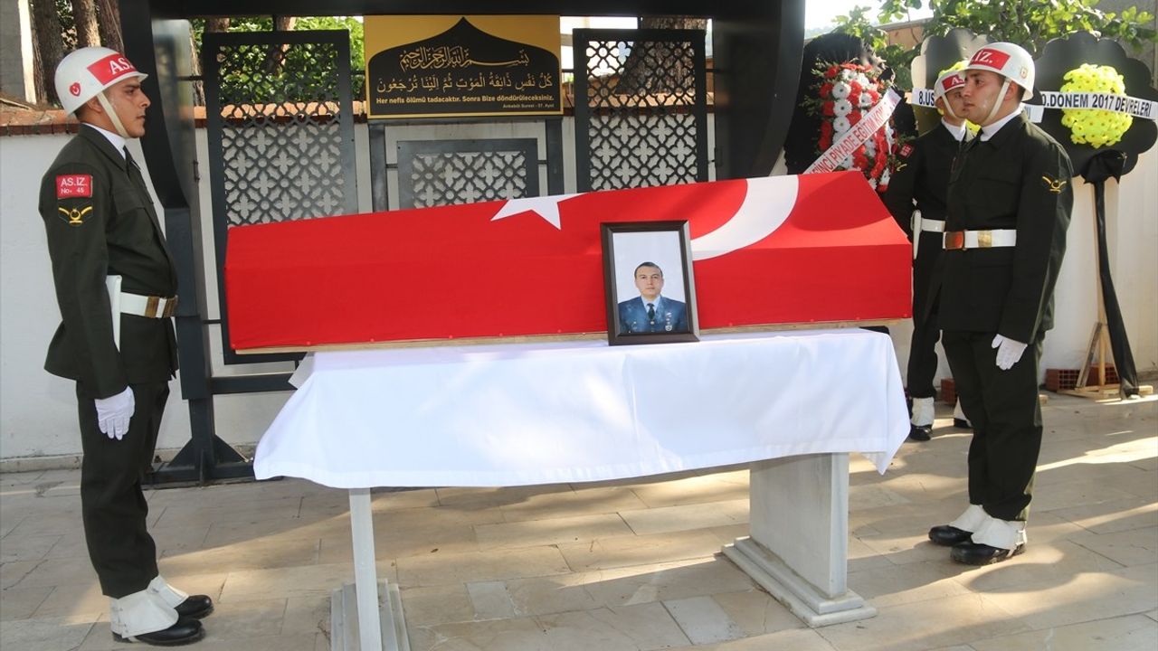 Amasya'da Traktör Kazasında Hayatını Kaybeden Uzman Çavuşun Cenazesi Defnedildi