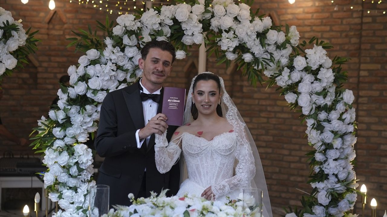 Anadolu Ajansı Çiftinin Düğününe Şahitlik Etti