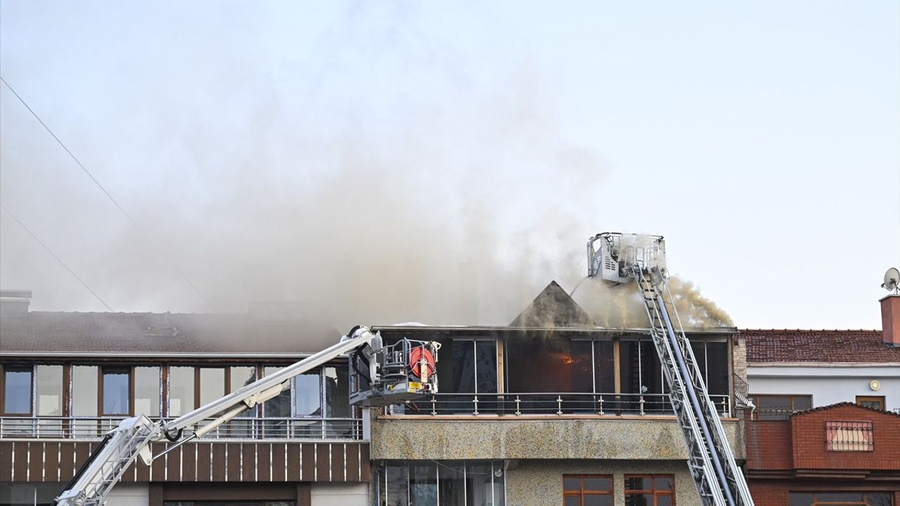 Ankara'da 4 Katlı Apartmanda Yangın Çıktı